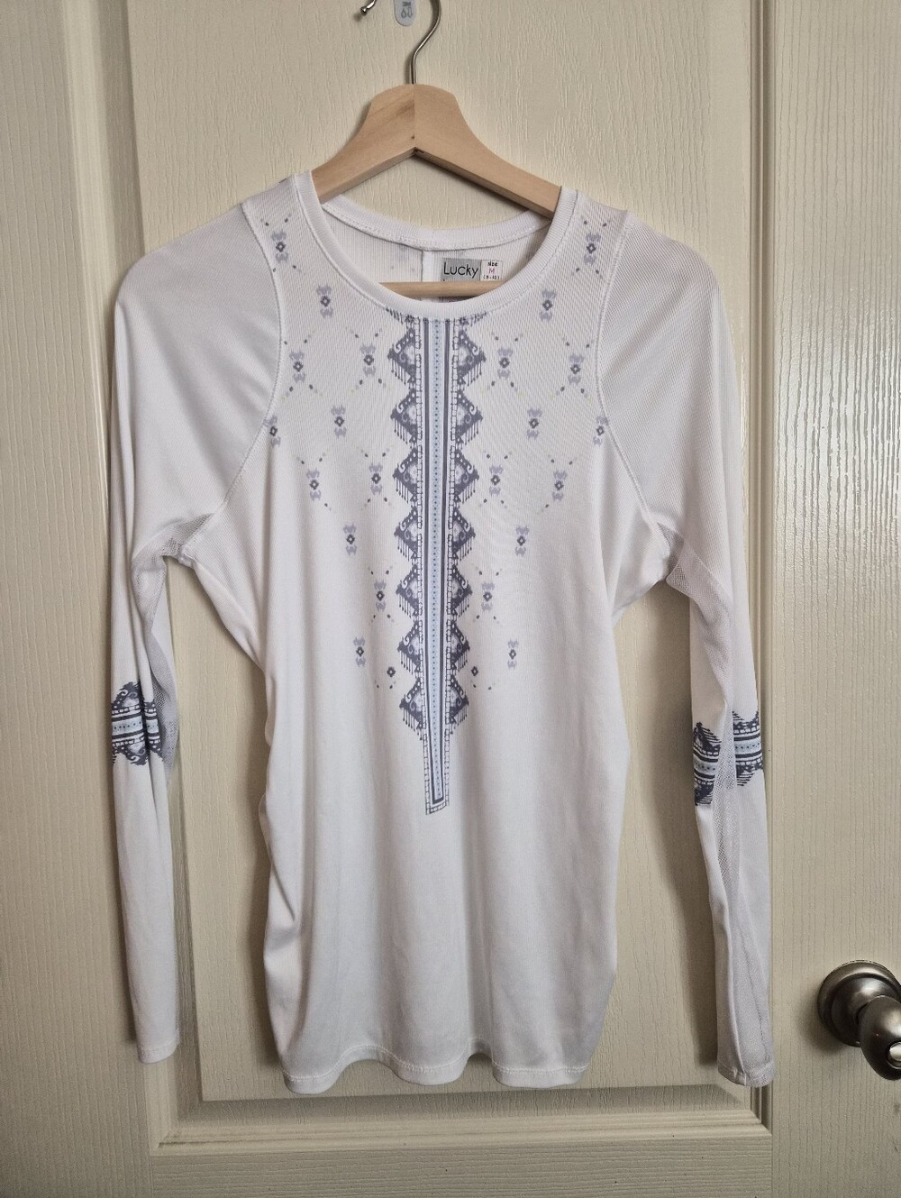 Lucky in Love Long-Sleeve Top with Blue Embroidered Motif Tennis White Size M